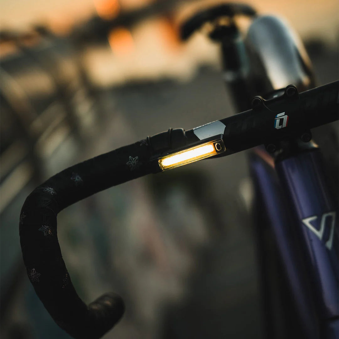 KNOG PLUS FRONT Lampa przednia 40 lumenów czarna