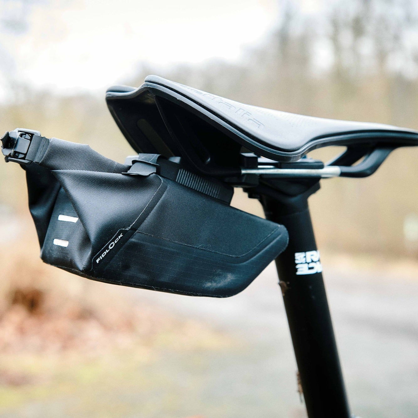 Saddle bag + Support FIDLOCK PINCLIP SET Black