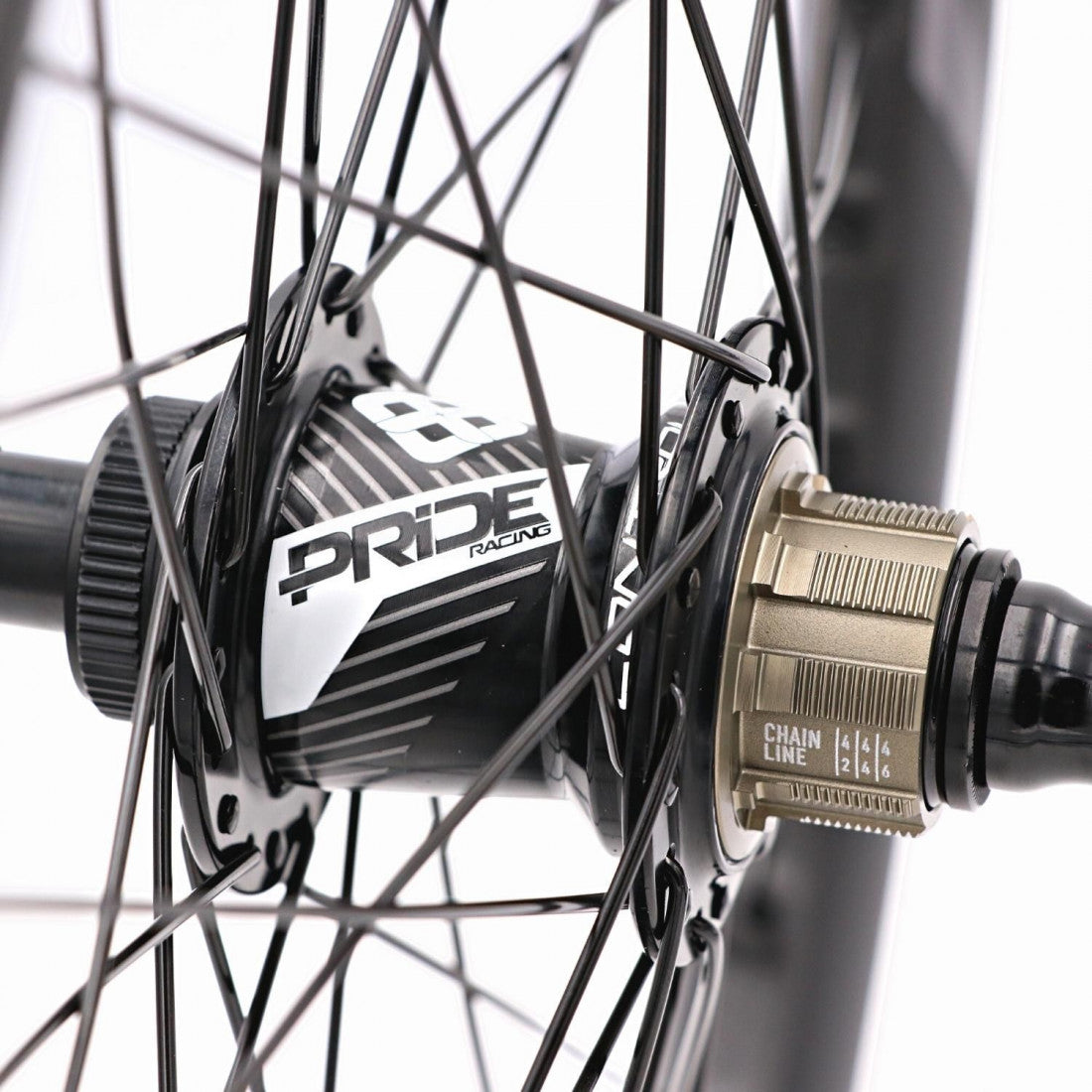 Para kół PRIDE 20" (406mm) Carbone Wave Matt White Disc Control V2 Osie 20/15mm Czarny/Biały