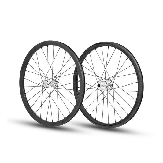 Para Kół PRIDE 20" (451mm) Carbon Wave Gloss Black Disc Pride Control Osie 10/15mm Polish