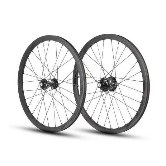 Para Kół PRIDE 20" (451mm) Carbon Wave Matt Black Disc Matrix Osie 10/10mm Czarny