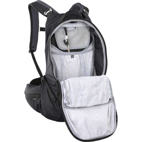 Plecak z grzbietem EVOC TRAIL PRO BLACKLINE 16 L Czarny